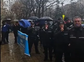 Au suspendat temporar protestele
