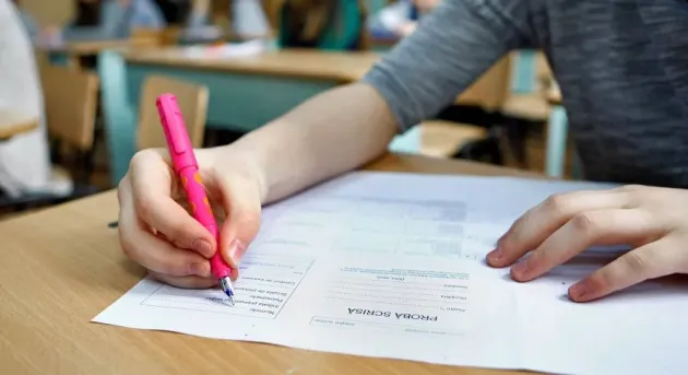 Din vacanţă, direct în simularea pentru Bac. 3.758 de liceeni braşoveni sunt aşteptaţi la prima probă, astăzi