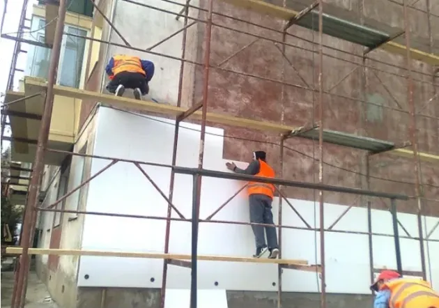 La izolarea termică a blocurilor, doar materiale cu rezistenţă la foc  