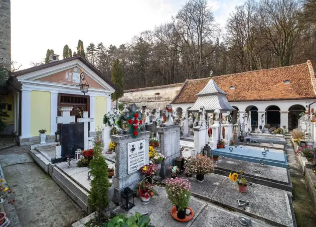 Braşovul, nici scump, nici ieftin pentru „odihna de veci”