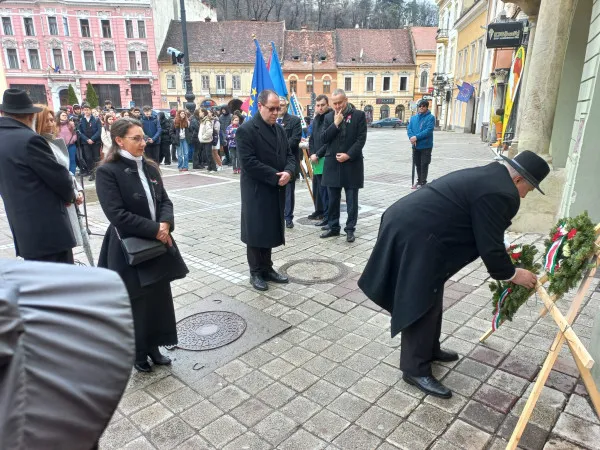Ca în fiecare an de 15 martie, maghiarii din Braşov s-au strâns în Piaţa Sfatului