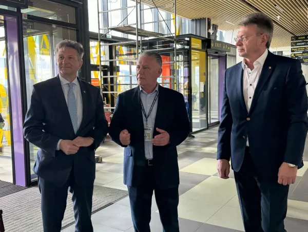 Aeroportul Internaţional Braşov - Ghimbav, vizitat şi de ambasadorul Elveţiei  