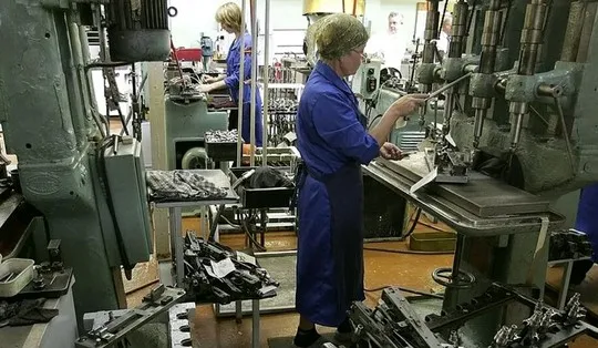 Guvernul ar pregăti vânzarea fabricilor de armament