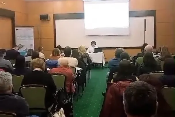 Bibliotecarii din Braşov au prezentat manualul de stocare digitală a fotografiilor vechi 