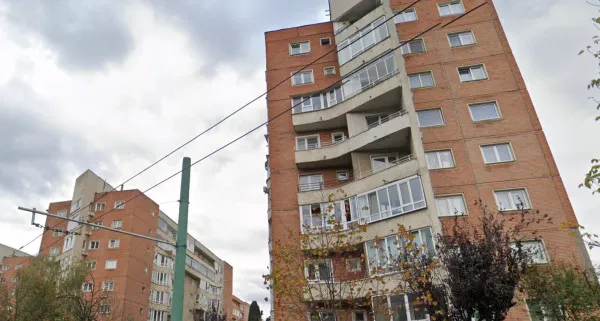 Moarte suspectă la Braşov: la 15 ani, s-ar fi aruncat de la etajul 8, când se afla o petrecere