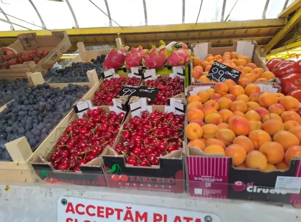 Cireşele „de mai”, preţ de intrare în Braşov: 99,99 lei/kg. Pentru cine mai are răbdare:  30,00 lei/kg