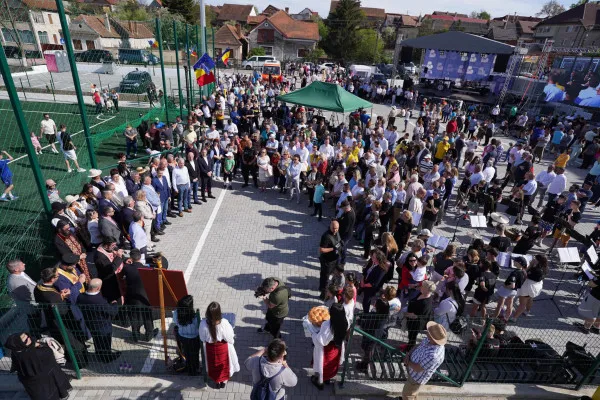 Feldiorenii au fost duminică seara în sărbătoare: au inaugurat singura bază sportivă construită în mediul rural