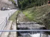 Pârâul Poienelor, colmatat 100%, revarsă acuş pe strada Laminoarelor. Probleme şi cu pârâul Graft, Primăria Braşov, amendată cu 40.000 de lei
