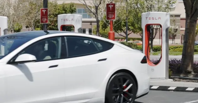 12 staţii Tesla de tipul Supercharger V4, în Braşov, în 2024