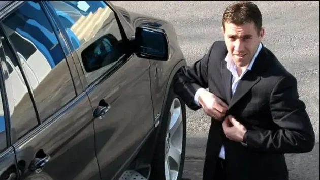 Încă un „prinţ” ajuns cerşetor