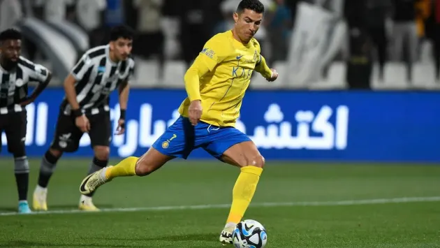 Patul în care a dormit Ronaldo, scos la licitaţie la Ljubljana
