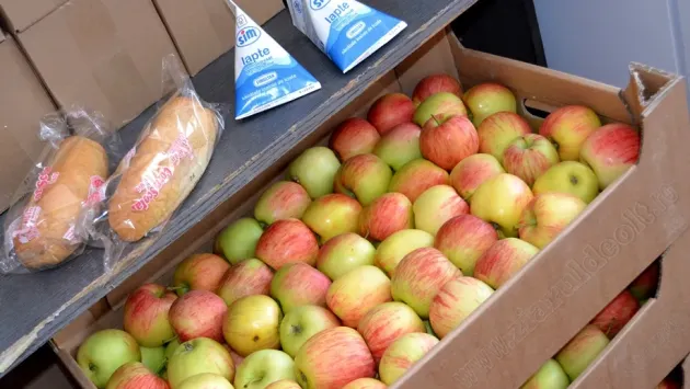 Corn şi fructe, fără lapte, în şcoli, pentru elevii din municipiul Braşov