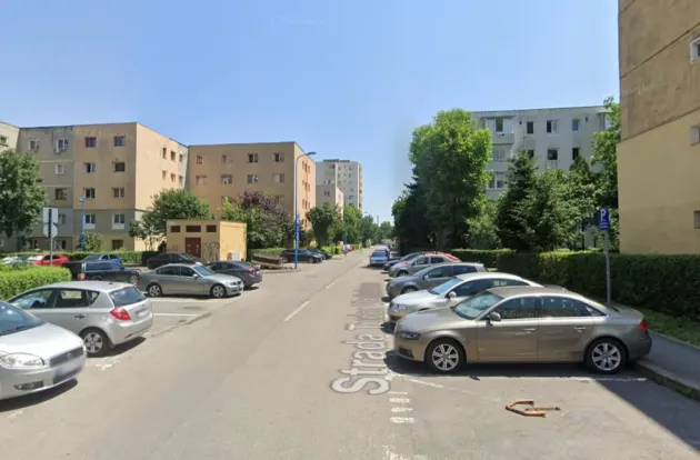 Un nou sens unic: strada Tudor Vladimirescu. Pe spaţiul eliberat: trasarea de locuri de parcare cu plată  