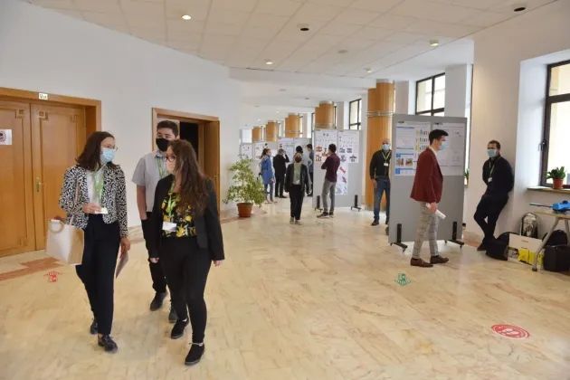 Tot mai mulţi studenţi înscrişi la AFCO. Cel puţin un sfert dintre participanţii de până acum au devenit angajaţi