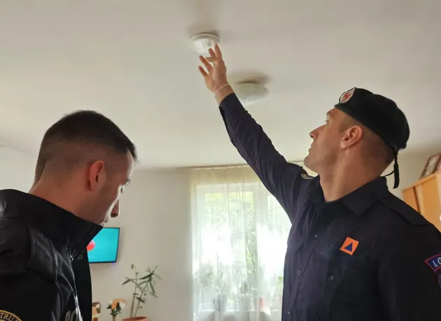 A început montarea detectoarelor