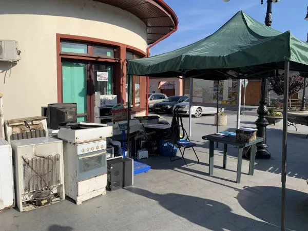 Zărneştiul reciclează deşeuri electrice sâmbătă, 25 mai 