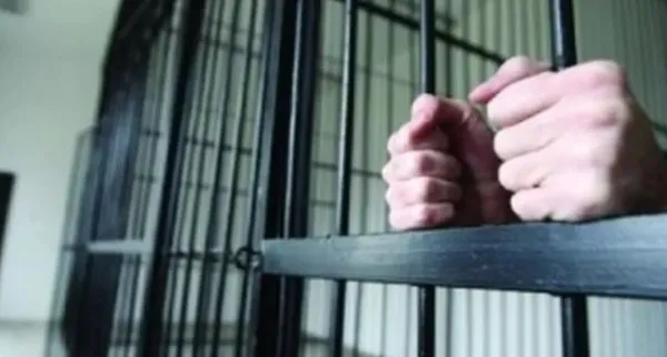 Închisoare de până la 5 ani pentru cei care fac presiuni asupra proprietarilor astfel încât să îşi vândă imobilele