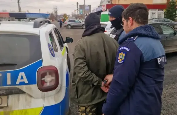 Şi-a bătut mama şi a alungat-o din casă. Alungat de Poliţie, s-a întors să îi dea foc