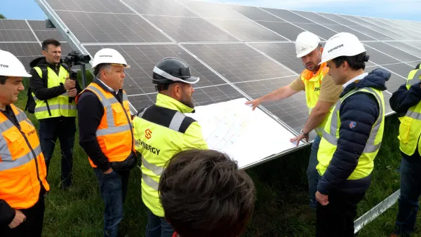 Răsare parcul cu fotovoltaice