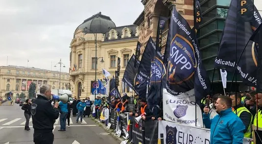 Poliţiştii locali vor protesta azi în faţa Guvernului