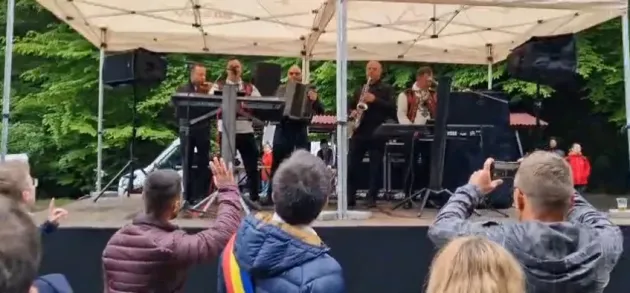 Junii Braşovului, băgaţi în şedinţă   