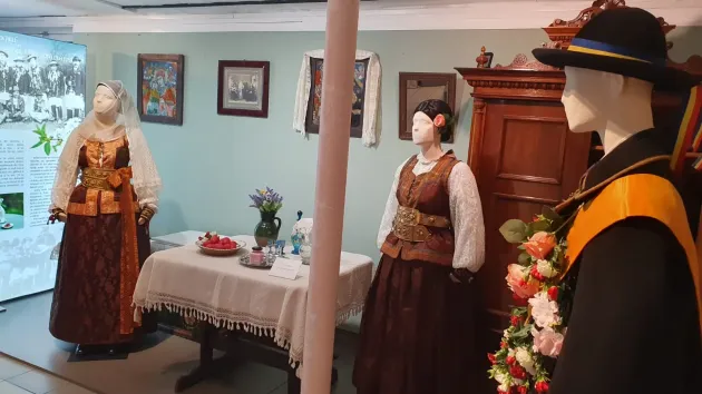 Obiceiuri ale Junilor din perioada pascală, în expoziţie  
