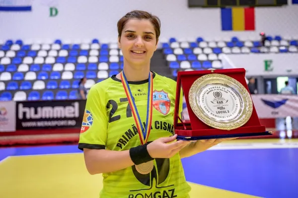 Marilena Neagu revine la Corona