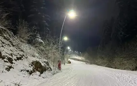 Continuă iluminarea pârtiilor din Poiana Braşov. Pentru Drumul Roşu şi Subteleferic este nevoie de 34.291.996 lei 