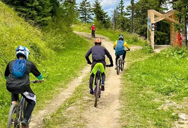 Poiana Braşov: Bicicliştii pot folosi instalaţiile de transport pe cablu 