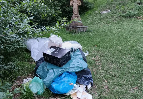 Gunoi rămas de la Sărbătoarea Junilor