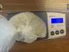 Prins cu „250 de doze”, 600 şi 3.400 lei bucata. Stoc de droguri şi acasă
