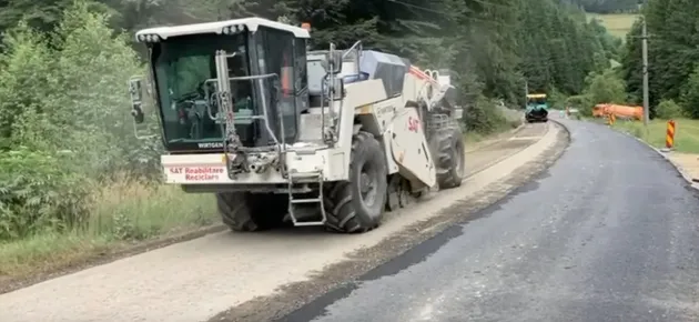DN73F, zona Moieciu: frezat, începe asfaltarea