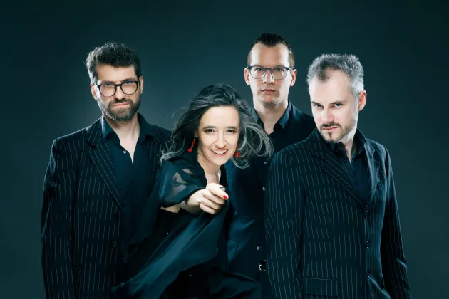 Patru muzicieni de înaltă clasă ai tango-jazzului, pe scenă, la Braşov