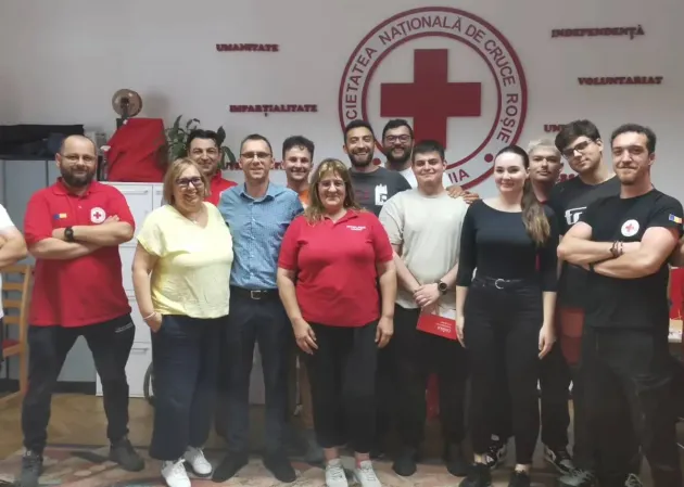 Instructori de prim ajutor pregătiţi de Crucea Roşie