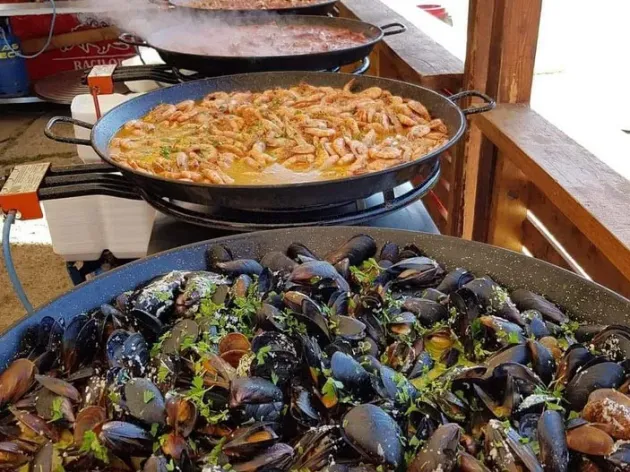 Lacul Noua, 3 zile în meniu: raci, pui de baltă, caracatiţă şi alte fructe