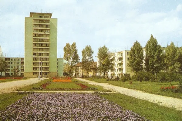 Când s-a construit primul bloc turn din Braşov. Clădirea are 11 etaje şi a fost construită printr-o metoda nouă la acea vreme, cea a cofrajului glisant
