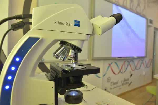 Aparatură de digitizare de ultimă generaţie, la Universitatea Transilvania Braşov