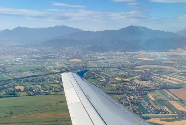 ROMATSA caută meteorologi pentru Aeroportul Braşov. Încep ca muncitori necalificaţi, dacă nu trec de examenele de calificare, dau din salariu înapoi