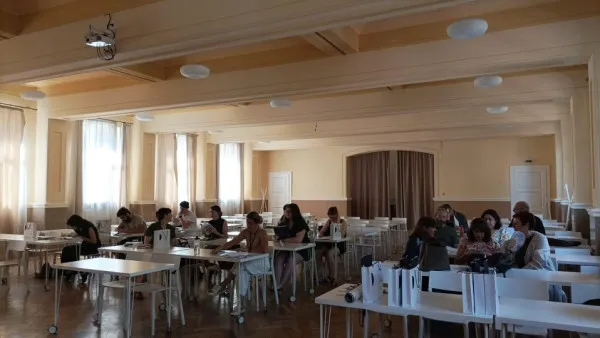 S-au întors la origini. Două americance învaţă la Braşov română şi vor afla mai multe despre familiile lor emigrate în SUA cu mulţi ani în urmă