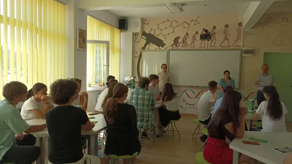 Admişi încă din clasele a IX-a la facultate, peste vară profesori pentru următorii olimpici