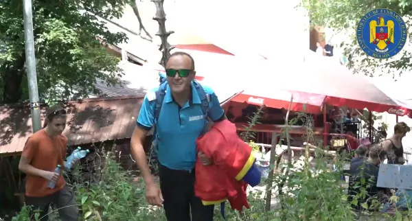Din 2015 , el e cel care schimbă steagul Braşovului 