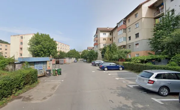 Te opresc hoţii pe stradă. Şi cer pur şi simplu: dă-mi bijuteriile…