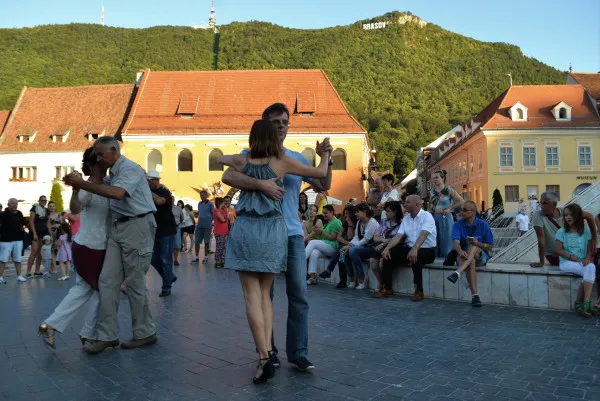 Braşovul, în paşi de tango, la început de august