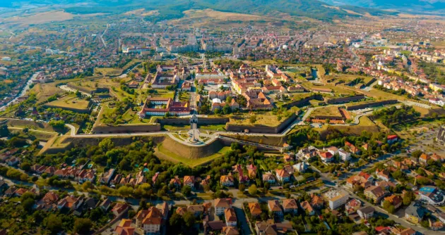 Doar noi şi Alba-Iulia: candidăm la „Capitala Tineretului” 2026