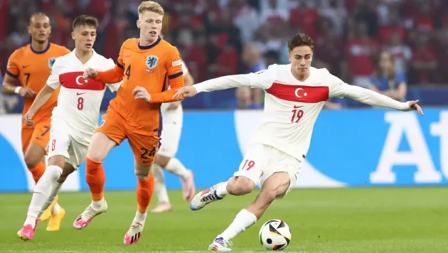 Olanda a învins Turcia cu 2-1 şi s-a calificat în semifinale