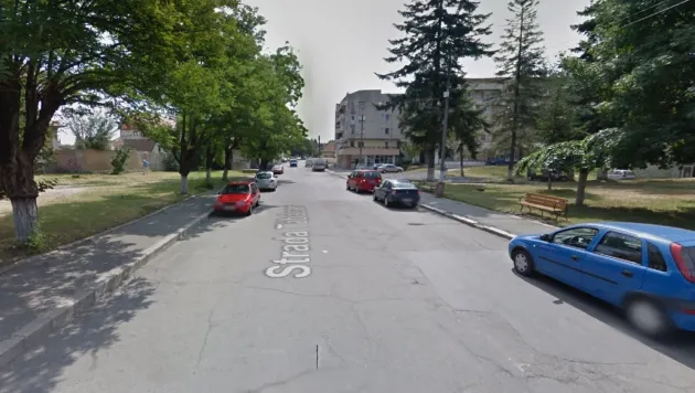 „Rebeliune” la 18 ani: A luat o maşină la întâmplare, a reuşit o „parcare” fără permis