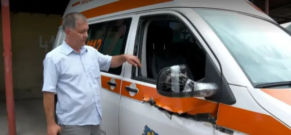 Aproape omorât în Salvarea escortată de Jandarmi şi Poliţie. Drugul din căruţa hoţilor le-a străpuns maşina