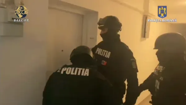 4 dealeri de droguri scoşi din piaţă. Vindeau în Braşov, din luna februarie, între 300 şI 2.500 lei „doza”