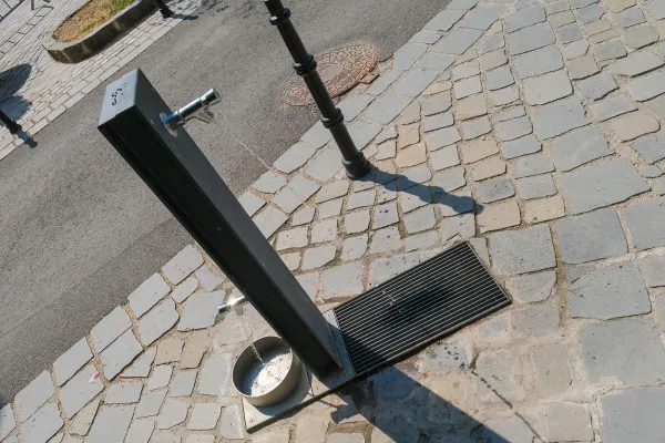 „Apă la fiecare pas”, în municipiul Braşov. În oraş vor mai fi instalate 17 cişmele