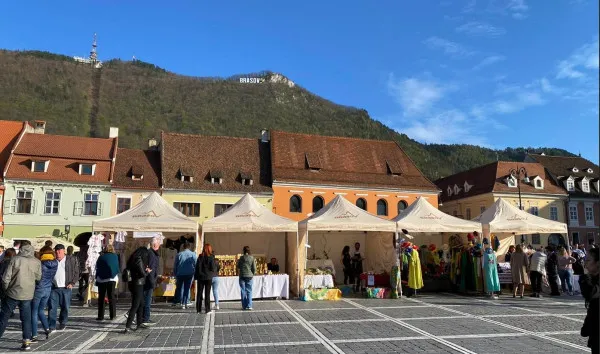 Se fac înscrieri pentru „Târgul de Meşteşugari şi Producători” din Piaţa Sfatului